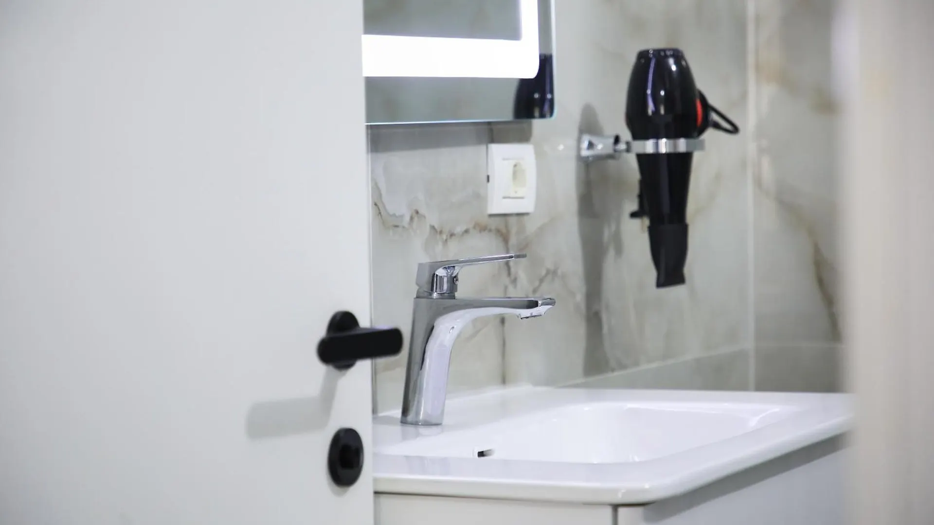 Homestay Ersa - Case Vacanze Vlore Albania